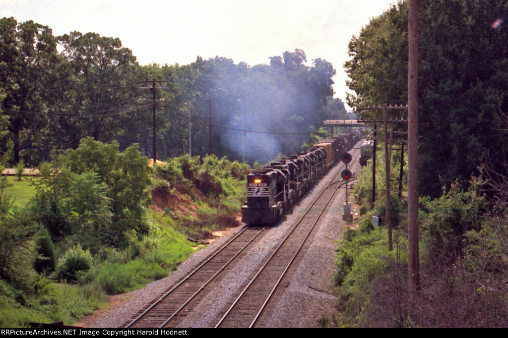 NS 2747 leads a westbound train